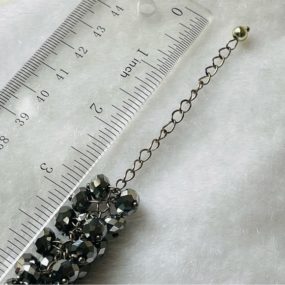 Crystal Cluster Jewelry Set 16" + 2.5" extender | Silver Metallic Faceted Beads - Picture 7 of 12